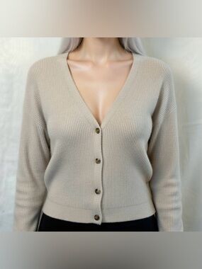 American Eagle Woman’s V Neck Cardigan Sweater / Medium